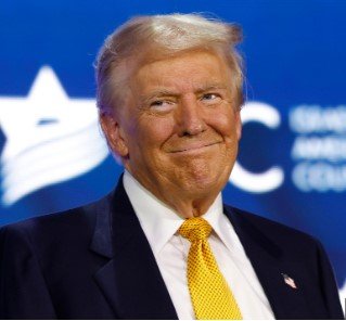 Read more about the article Why Donald Trump’s 2024 Election Strategy is Turning Heads – And What You Need to Know